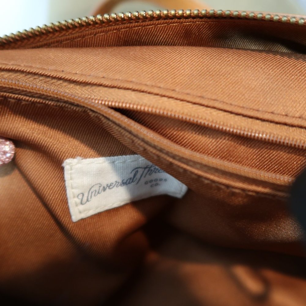 Universal Thread Handbag - Picture 2 of 5